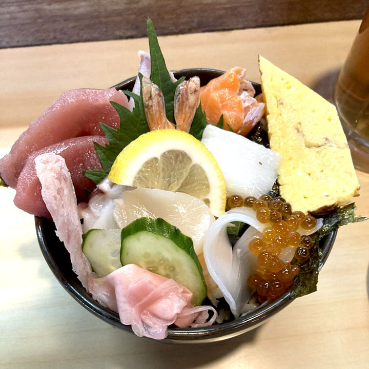 知る人ぞ知る 安芸津にある いろは寿司 の 海鮮丼 を食べてみた 東広島デジタル 東広島での生活をより豊かに より楽しくする地域情報サイト