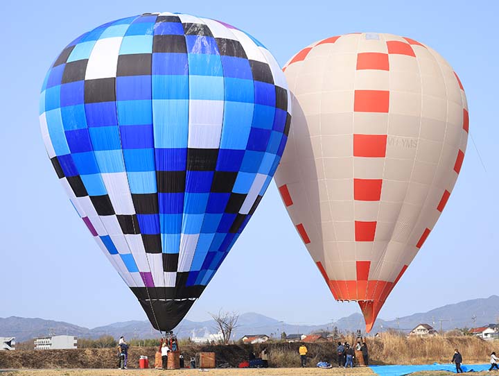 東広島で撮影 モザイク気球がツーショット 東広島フォトリポート 東広島デジタル 東広島での生活をより豊かに より楽しくする地域情報サイト