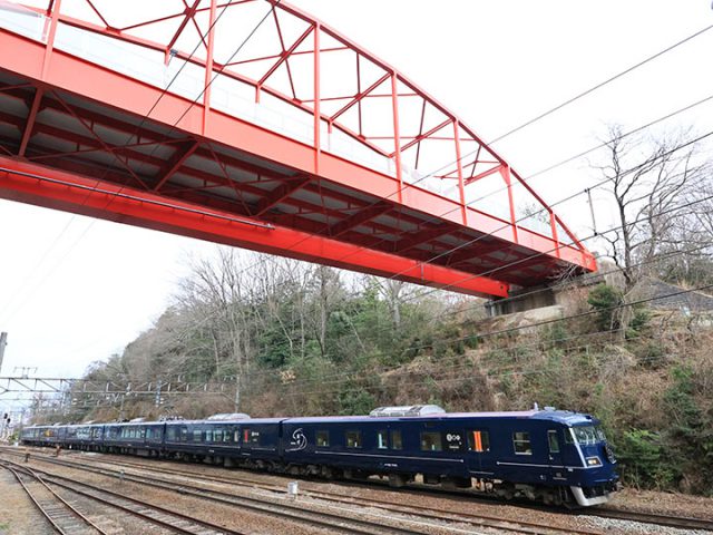 みんぷら赤い橋青い列車0401