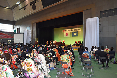 東広島市 成人式 5月2日 成人を祝う会で2500人の門出祝う