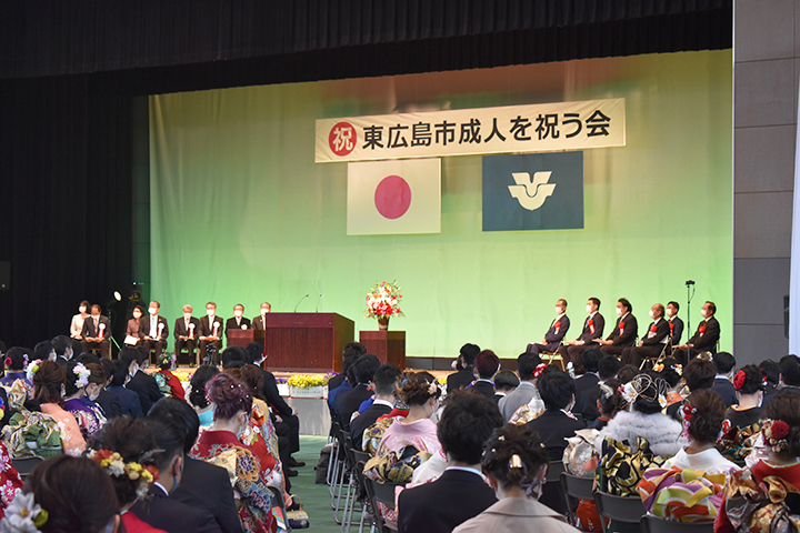 東広島市 成人式 5月2日 成人を祝う会で2500人の門出祝う 東広島デジタル 東広島での生活をより豊かに より楽しくする地域情報サイト