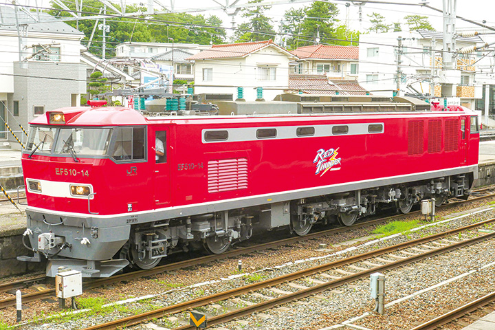 真っ赤な機関車