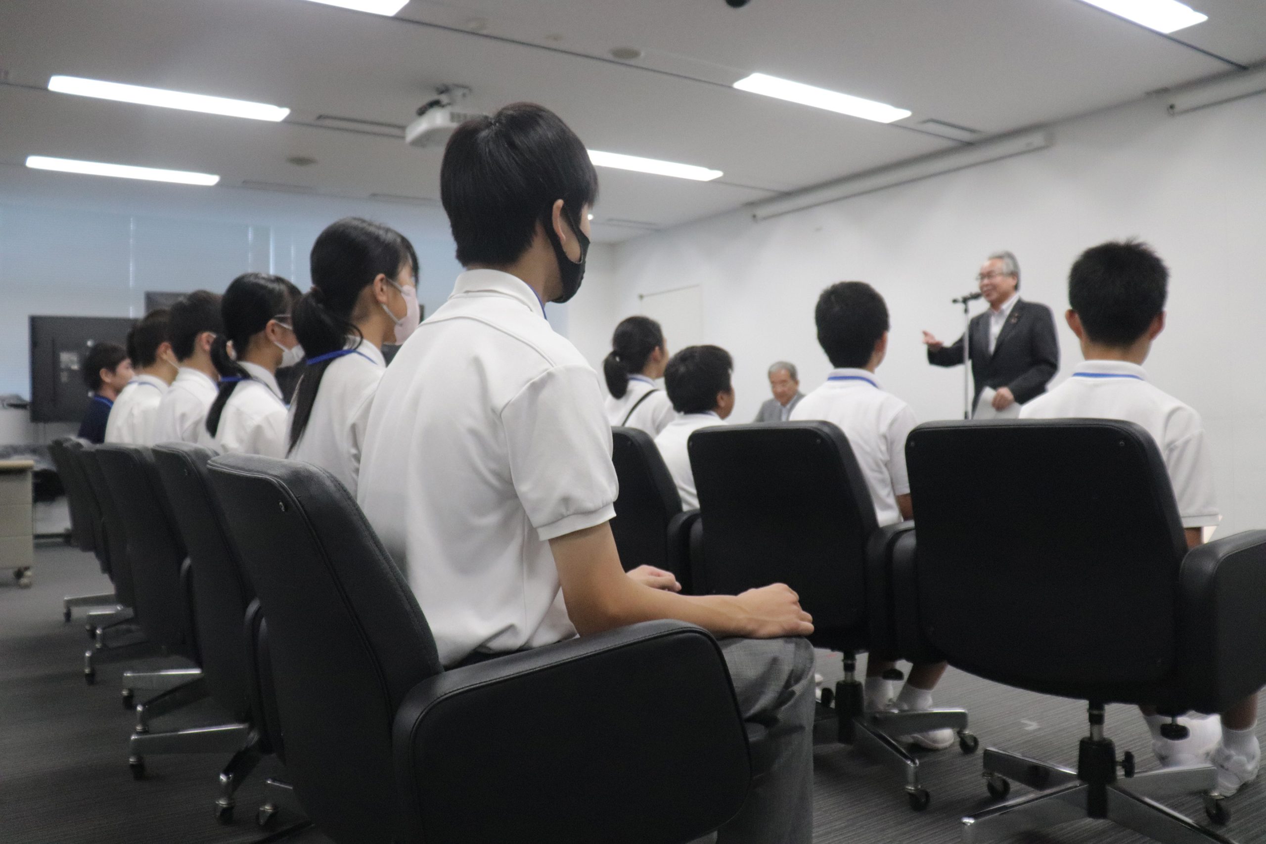 東広島市は小中学生15人を「子ども大使」に任命