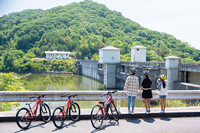 道の駅 湖畔の里福富 ダム