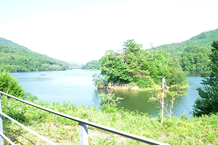 白竜湖リゾート_遊歩道から望む白竜湖