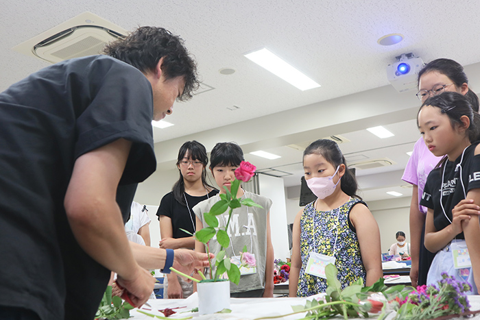 広島国際大学で開かれた「東広島こどもドリームアカデミー2024」