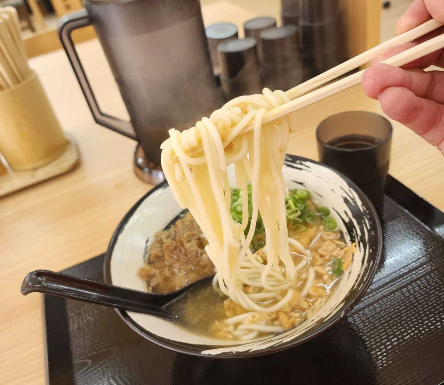 肉天うどん箸上げ、食べる直前