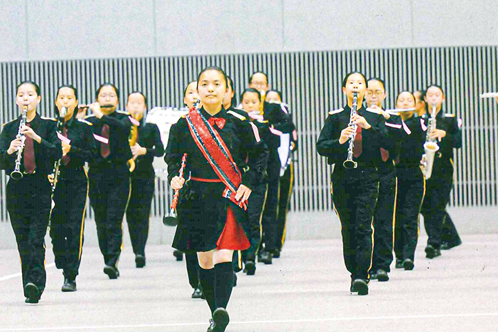 第37回全日本マーチングコンテスト中国大会中学生の部での演技（提供写真）