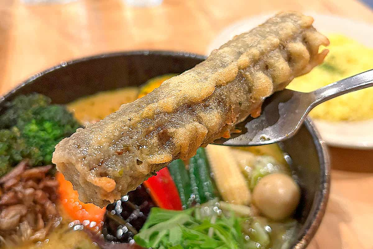 荒谷商店のスープカレーに入ったゴボウ