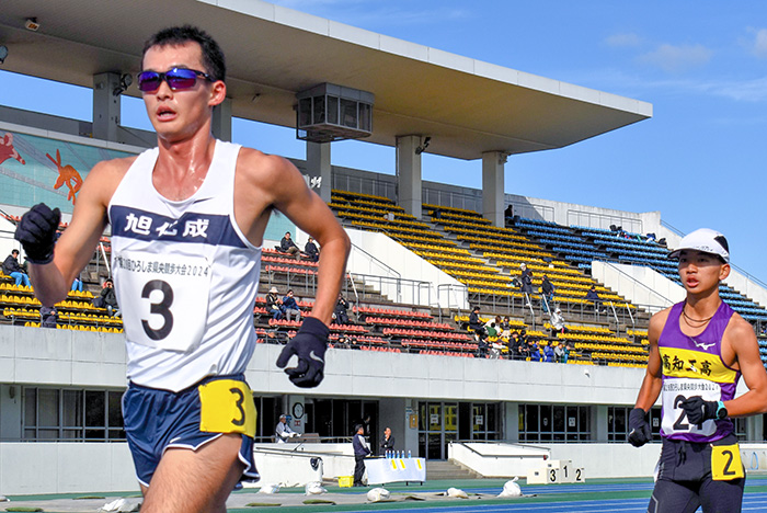 男子一般5000㍍に出場し優勝した旭化成の川野選手（左）